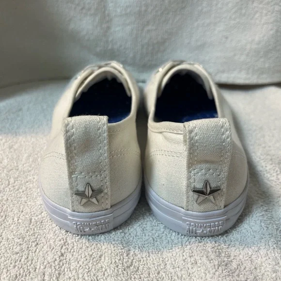 NWOT Converse All Stars girls white ballet lace slip on in size 5.5